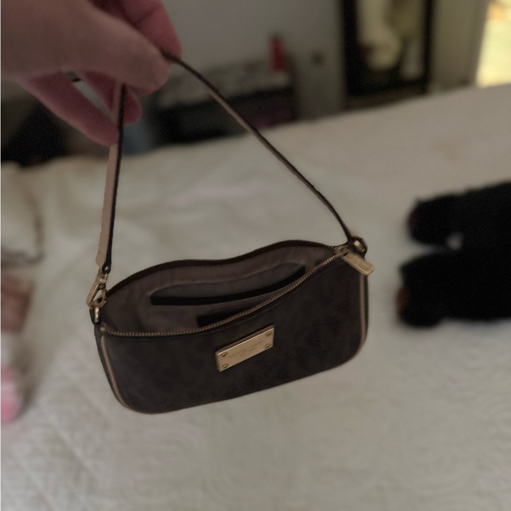 Michael Kors small purse - Picture 2 of 5